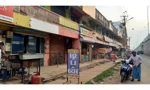 வாகன போக்குவரத்து குறைந்ததால் வியாபாரம் பாதிப்பு