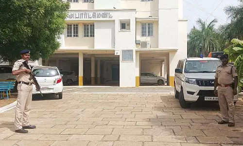 கரூரில் இன்று மீண்டும் பரபரப்பு- அமைச்சர் செந்தில் பாலாஜியின் நண்பர்கள் வீடுகளில் வருமான வரி சோதனை