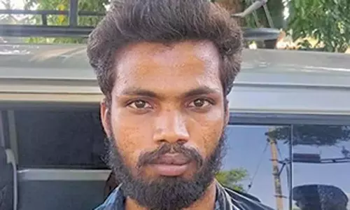 நாங்குநேரி அருகே ரெயில்வே கேட் கீப்பர் அறைக்கு தீ வைக்க முயற்சி செய்தவர் கைது