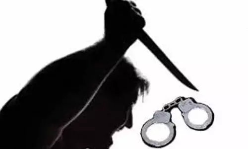 சோதனை செய்த போலீசாரை தாக்கி கொலை மிரட்டல் விடுத்த ரவுடி- போலீசார் விசாரணை