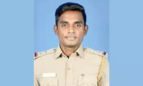 புகார் கொடுக்க வந்த பெண்ணிடம் செல்போனில் ஆபாசமாக பேசி தொல்லை கொடுத்த சப்-இன்ஸ்பெக்டர்