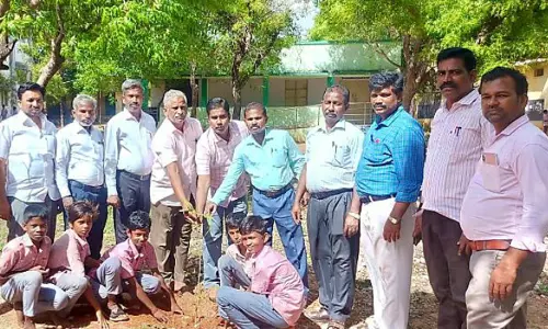 கீரனூர் அரசு பள்ளியில் மரக்கன்று நடும் விழா