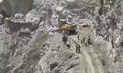 கரூர் மாவட்டத்தில் குவாரி, கிரசர் தொழிலை நிறுத்தி வைப்பதாக மனு