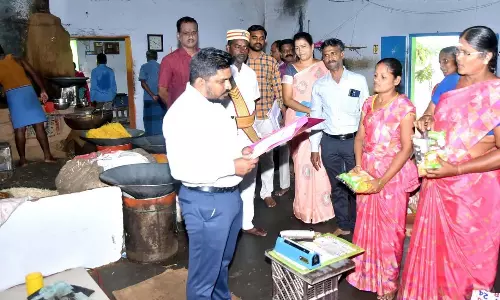 மகளிர் சுயஉதவிக்குழு செயல்பாட்டை நேரில் ஆய்வு