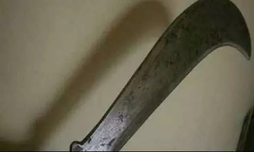 வாலிபருக்கு அரிவாள் வெட்டு