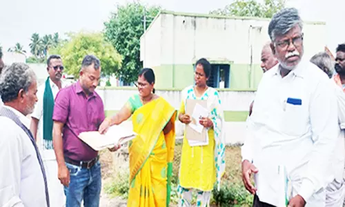 வீட்டை சுற்றி பள்ளம் தோண்டியது குறித்து உதவி கலெக்டர் விசாரணை