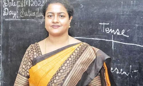 மாநகராட்சி பள்ளியில் ஸ்போக்கன் இங்கிலீஷ் கற்றுக் கொடுக்கும் பெண் கவுன்சிலர்