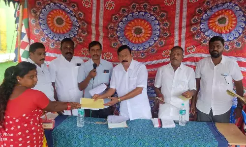 கவரப்பேட்டை தொடக்க வேளாண்மை கூட்டுறவு கடன் சங்கம் சார்பில் மகளிர் குழுவிற்கு கடனுதவி