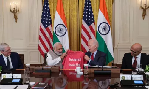 பிரதமர் மோடிக்கு சிறப்பு டி-சர்ட்டை பரிசளித்த அமெரிக்க அதிபர் ஜோ பைடன்