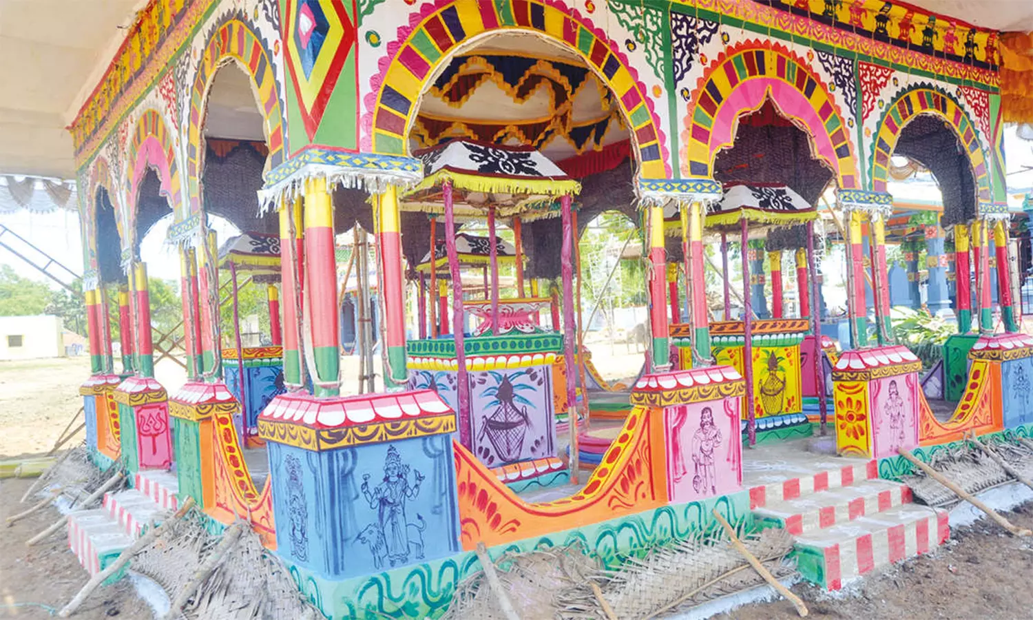 முட்டக்குத்தி சொர்ணகாளீஸ்வரர், காளியம்மன் கோவிலில் நாளை கும்பாபிஷேகம் முட்டக்குத்தி சொர்ணகாளீஸ்வரர், காளியம்மன் கோவிலில் நாளை கும்பாபிஷேகம்