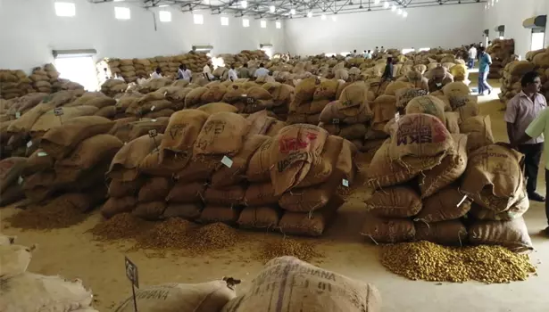 திருச்செங்கோட்டில் இன்று நடக்க இருந்தமஞ்சள் ஏலம் ரத்து ஆனதால் விவசாயிகள் ஏமாற்றம்