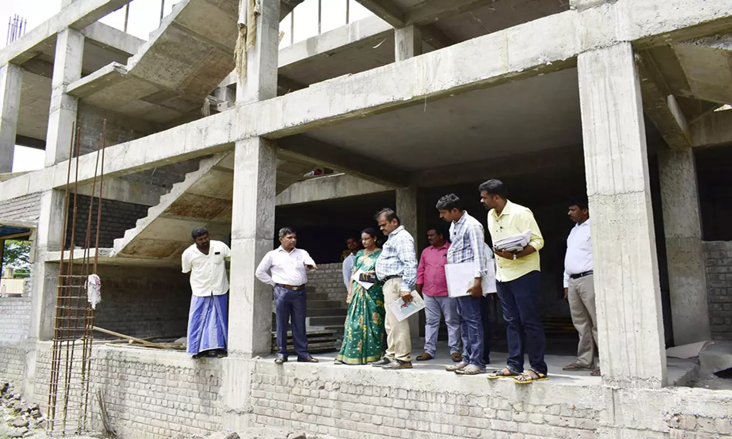 தியாகதுருகத்தில் புதிய ஊராட்சி ஒன்றிய அலுவலக கட்டிடம் கட்டும் பணி தலைமை பொறியாளர் ஆய்வு தியாகதுருகத்தில் புதிய ஊராட்சி ஒன்றிய அலுவலக கட்டிடம் கட்டும் பணி தலைமை பொறியாளர் ஆய்வு