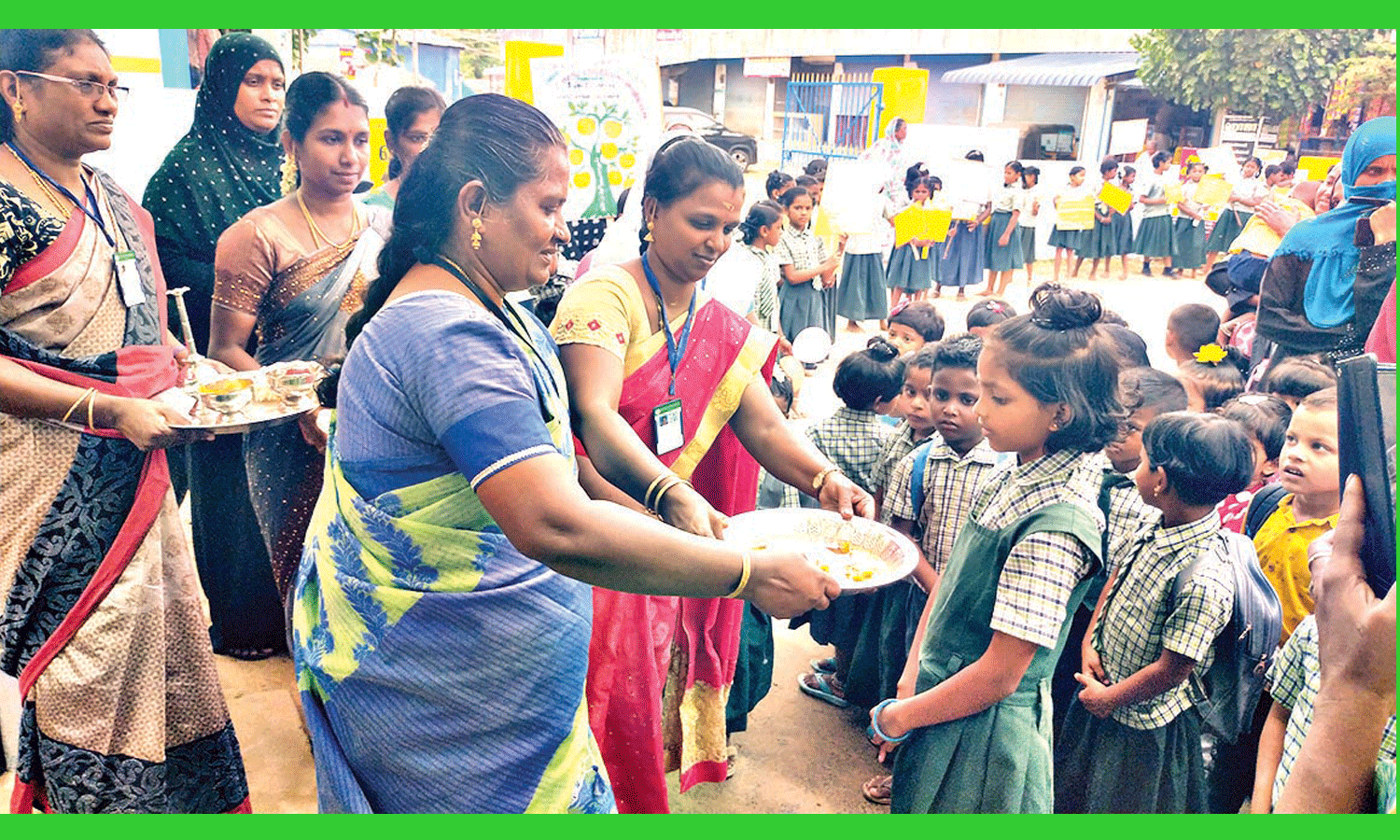 தொண்டி பள்ளியில் மாணவர் சேர்க்கை பேரணி தொண்டி பள்ளியில் மாணவர் சேர்க்கை பேரணி