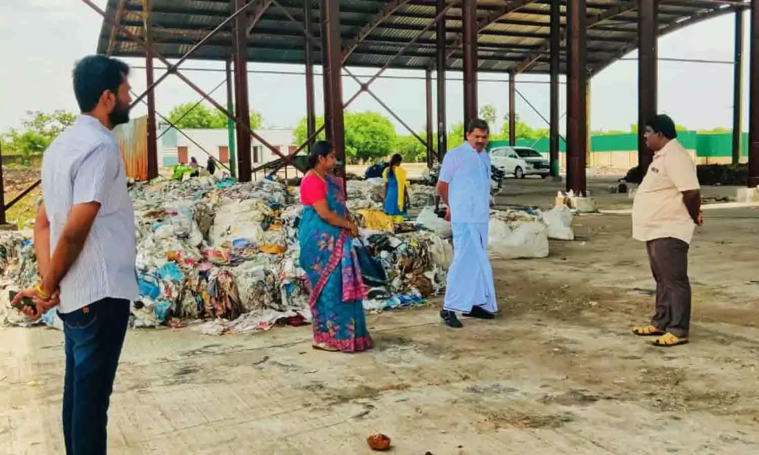 வெள்ளகோவில் நகரை தூய்மையாக வைத்திருக்க ஒத்துழைக்க வேண்டும் - பொதுமக்களுக்கு நகர்மன்ற தலைவி வேண்டுகோள் வெள்ளகோவில் நகரை தூய்மையாக வைத்திருக்க ஒத்துழைக்க வேண்டும் - பொதுமக்களுக்கு நகர்மன்ற தலைவி வேண்டுகோள்