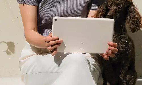 பிக்சல் டேப்லெட்-க்காக கீபோர்டு மற்றும் அழகிய ஸ்டைலஸ் உருவாக்கும் கூகுள்!