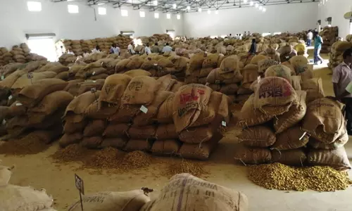 திருச்செங்கோட்டில் இன்று நடக்க இருந்தமஞ்சள் ஏலம் ரத்து ஆனதால் விவசாயிகள் ஏமாற்றம்