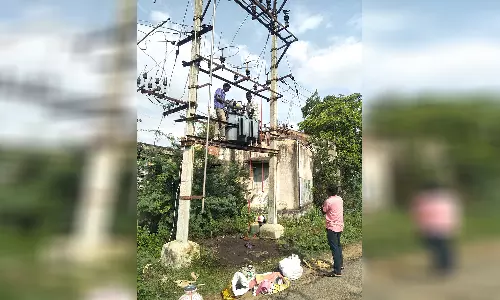 கீரனூர் அருகே மின்மாற்றி சீரமைப்பு