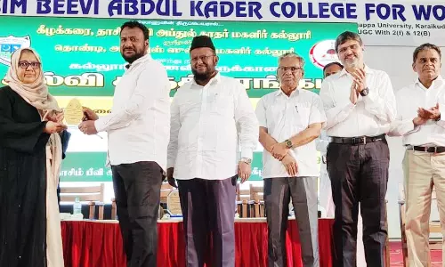மாணவிகளுக்கான கல்வி கருத்தரங்கம்