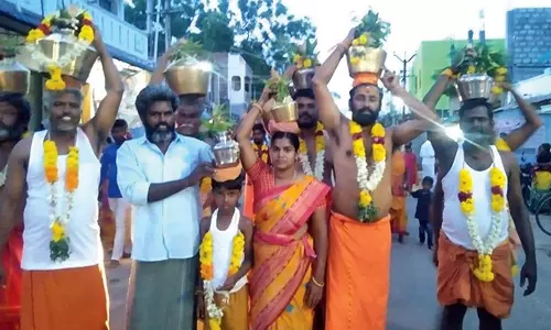 சிவகிரியில் கும்பாபிஷேகத்தை முன்னிட்டு சிவசக்தி மாரியம்மனுக்கு அபிஷேகம்