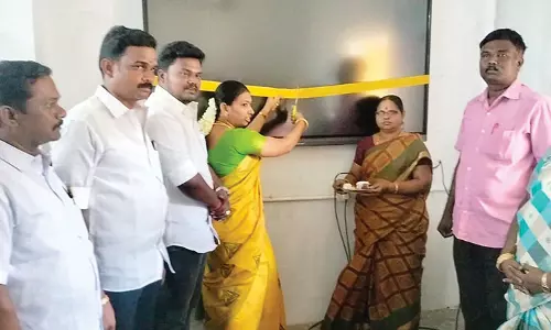 கயத்தாறு அருகே அரசு தொடக்க பள்ளியில் ஸ்மார்ட் வகுப்பறை