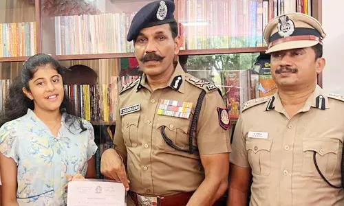 குழந்தைகள் படிப்பதற்காக 1000 புத்தகங்களை வழங்கிய 7-ம் வகுப்பு மாணவி: டி.ஜி.பி. சைலேந்திரபாபு பாராட்டு