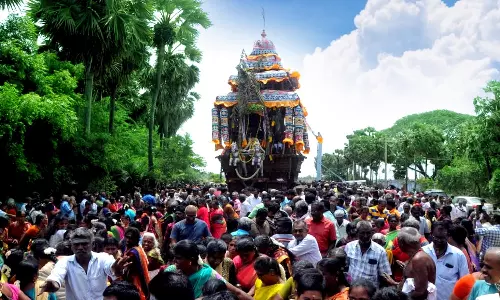 செப்பறை அழகிய கூத்தர் கோவில் ஆனி தேரோட்டம் -திரளான பக்தர்கள்  வடம்பிடித்து இழுத்தனர்