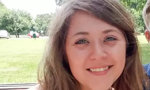 விளையாட்டாக துப்பாக்கியை எடுத்து டிரிக்கரை அழுத்திய குழந்தை - குண்டு பாய்ந்து பலியான கர்ப்பிணி தாய்