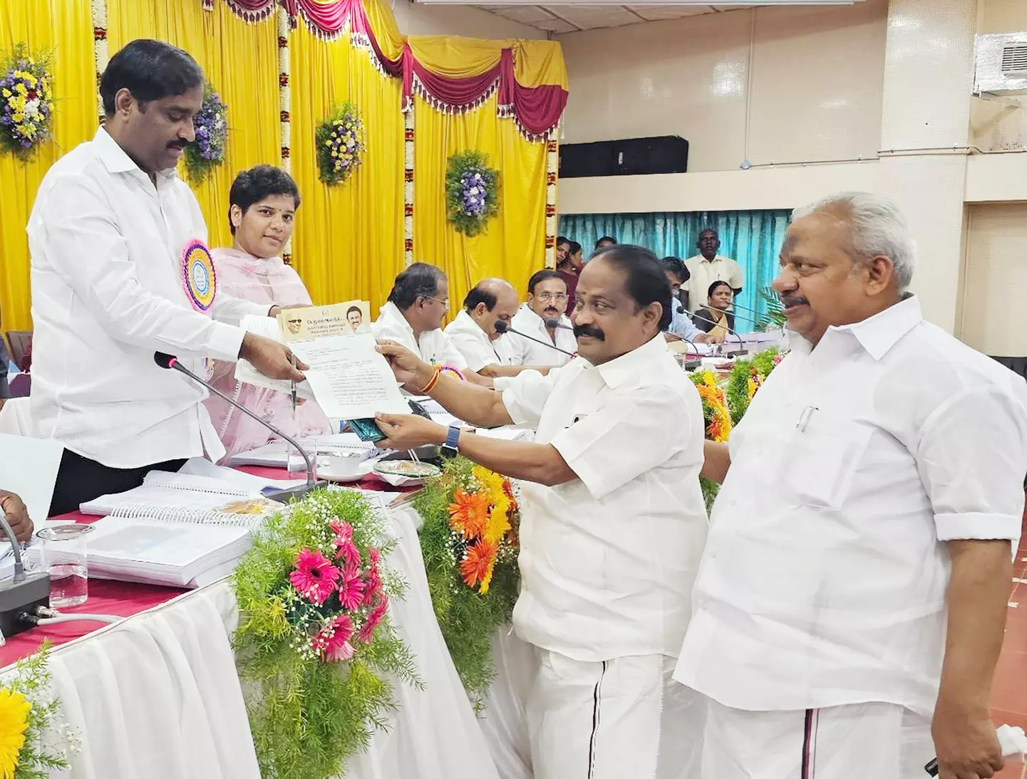 சிவகங்கையை தேர்வு நிலை நகராட்சியாக தரம் உயர்த்த நகர் மன்ற தலைவர் கோரிக்கை சிவகங்கையை தேர்வு நிலை நகராட்சியாக தரம் உயர்த்த நகர் மன்ற தலைவர் கோரிக்கை