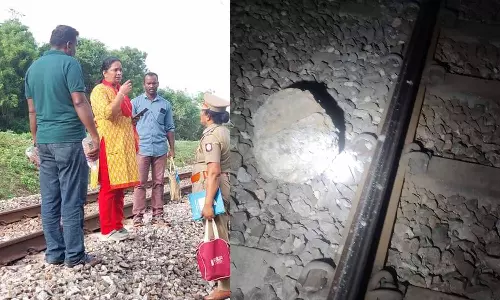 தண்டவாளத்தில் கற்களை வைத்து சென்னை ரெயிலை கவிழ்க்க சதி- அடுத்தடுத்த சம்பவங்களால் அதிர்ச்சி