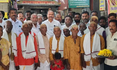 அமைச்சர் செந்தில் பாலாஜி நலம் பெற வேண்டி கரூரில் 10 பேர் மொட்டை அடித்தனர்