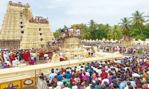 கும்பாபிஷேகம் பிரமாண்டமாக நடந்தது