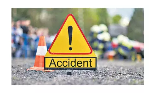 டிராக்டர் மீது பஸ் மோதி டிரைவர் பலி