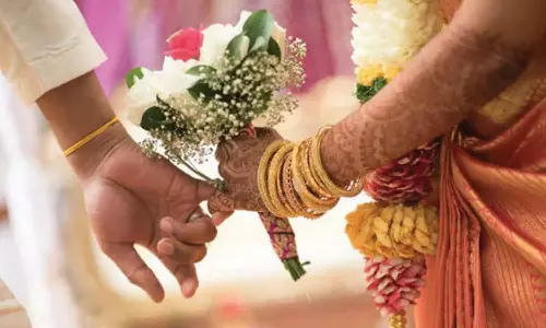 வீட்டை விட்டு வெளியேறி காதலனை திருமணம் செய்து கோவையில் வசித்த இளம்பெண்