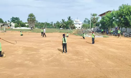 கண்களை கட்டி தொடர்ந்து 2 மணி நேரம் சுருள்வாள் சுற்றி அசத்திய மாணவ- மாணவிகள்