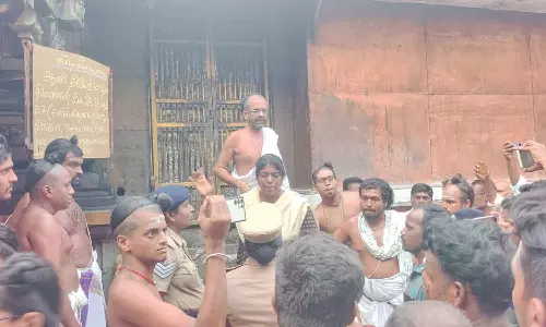 அதிகாரிகளுடன் வாக்குவாதம்- சிதம்பரம் தீட்சிதர்கள் மீது போலீசில் புகார்