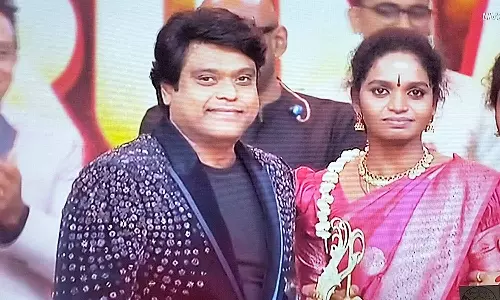 சூப்பர் சிங்கர் சீசன் 9 டைட்டிலை தட்டிச்சென்றார் அருணா