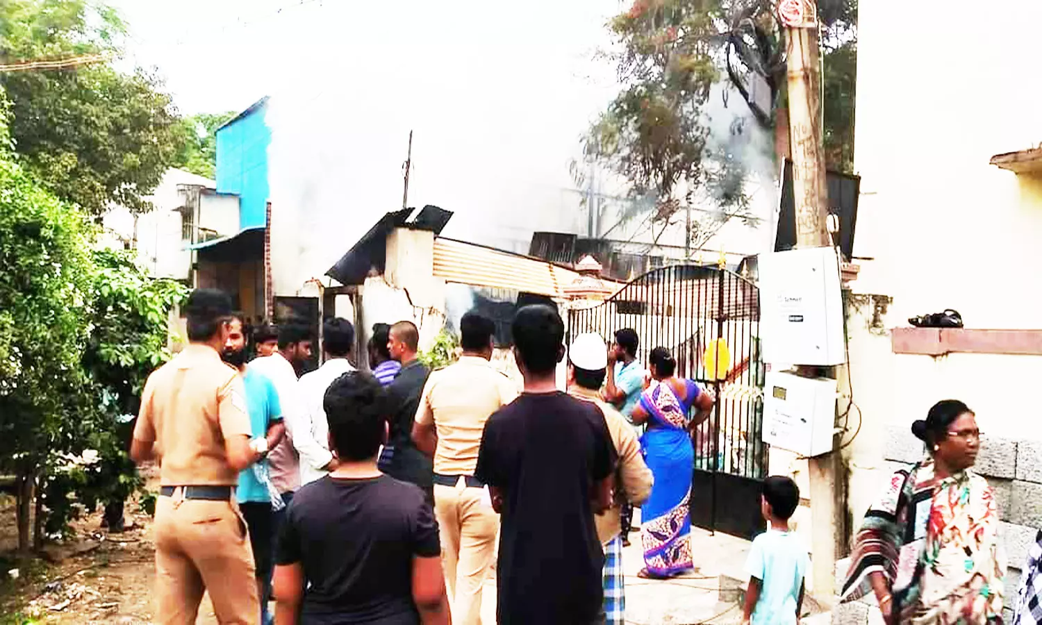 மரப்பட்டறையில் பயங்கர தீ விபத்து மரப்பட்டறையில் பயங்கர தீ விபத்து