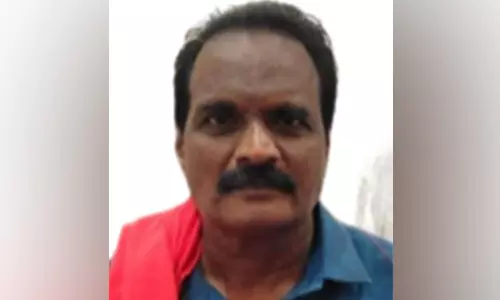 பட்டுக்கோட்டை அருகே சோகம்- ரெயில் முன் பாய்ந்து நகைக்கடை உரிமையாளர் தற்கொலை