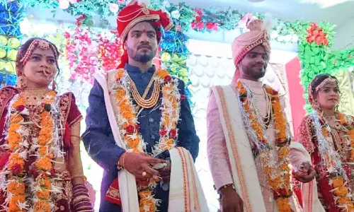 மத்திய பிரதேசத்தில் ருசிகர சம்பவம்- இரட்டை சகோதரிகளை  திருமணம் செய்த இரட்டையர்கள்