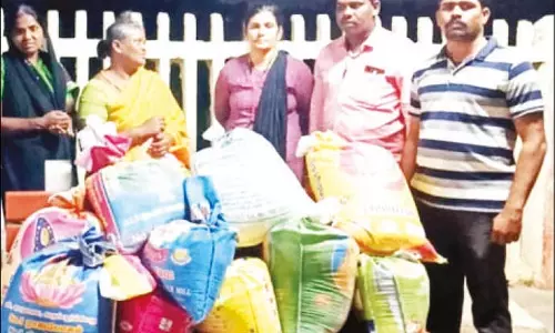 திருப்பூரில் இருந்து ரெயில் மூலம் கேரளாவுக்கு ரேஷன் அாிசி கடத்திய 2 பெண்கள் கைது