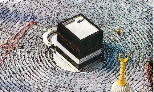 ஹஜ் புனித யாத்திரை: மெக்காவில் விடிய விடிய தொழுகை நடத்திய முஸ்லிம்கள்