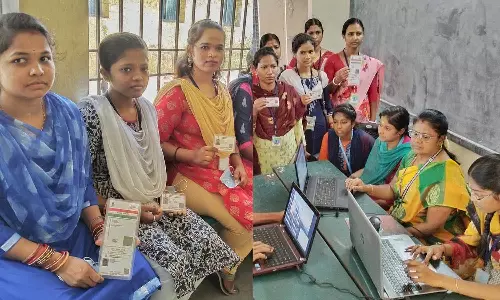 அடையாள அட்டை வழங்குவதற்காக திருப்பூரில் வடமாநில தொழிலாளர்களின் விவரங்கள் சேகரிக்கும் பணி தீவிரம்