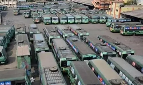 வார இறுதிக்குள் தமிழக போக்குவரத்து கழகங்களில் 600 டிரைவர்கள், கண்டக்டர்கள் பணி ஓய்வு- பற்றாக்குறை ஏற்படும் அபாயம்