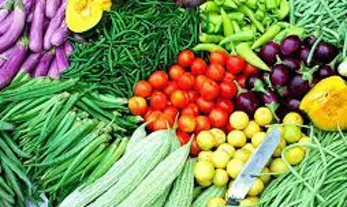 நாகர்கோவில் மார்க்கெட்டுகளில் தக்காளி கிலோ ரூ.100-க்கு விற்பனை