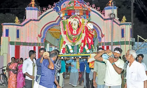 ஆறுமுகநேரியில் கோலாகலம் : சோமநாத சுவாமி கோவில் விழாவில் 5 சப்பரங்களின் பவனி