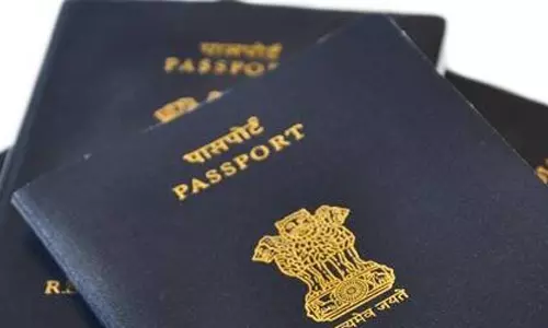 மருத்துவக்கல்லூரியில் சீட் வாங்கி தருவதாக கூறி மோசடி- மாணவரின் பாஸ்போர்ட்டை முடக்க போலீசார் முடிவு