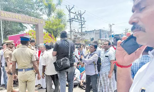 நகைக்கடை உரிமையாளரின் உடலை வாங்க மறுத்து உறவினர்கள் போராட்டம்: வியாபாரிகள் கடையடைப்பு - பரபரப்பு