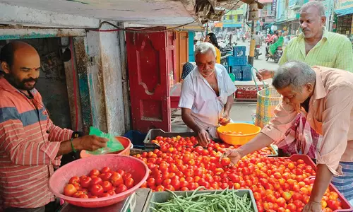 சேலம் மார்க்கெட்டுகளில்தக்காளி விலை ரூ.75 ஆக உயர்வு