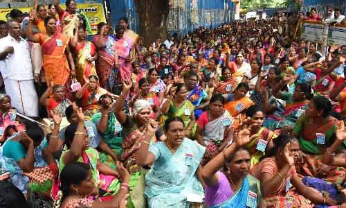சத்துணவு ஊழியர்களின் 4 நாட்கள் பட்டினி போராட்டம் தொடங்கியது