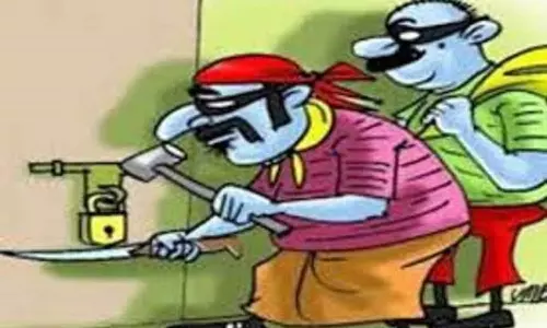 தனியார் பள்ளியில் பொருட்கள் திருட்டு